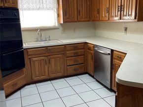 1421  Homestead Court , Irving Texas 75061