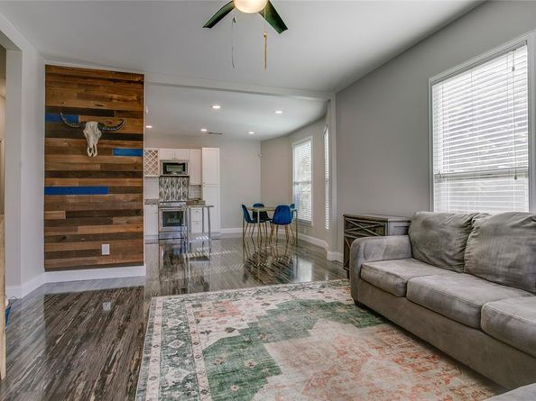 834 S Polk Street , Dallas Texas 75208