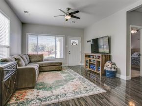 834 S Polk Street , Dallas Texas 75208