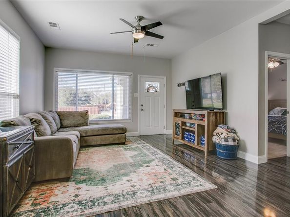 834 S Polk Street , Dallas Texas 75208