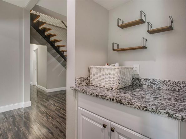 834 S Polk Street , Dallas Texas 75208