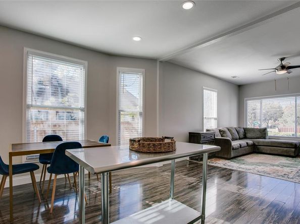 834 S Polk Street , Dallas Texas 75208