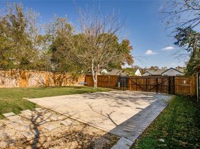 834 S Polk Street , Dallas Texas 75208