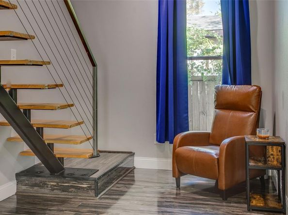 834 S Polk Street , Dallas Texas 75208