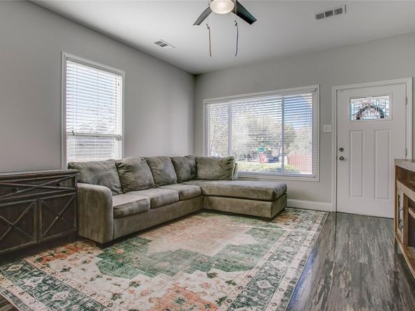 834 S Polk Street , Dallas Texas 75208