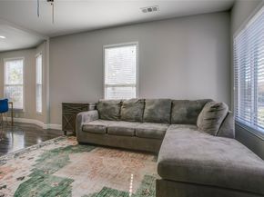 834 S Polk Street , Dallas Texas 75208