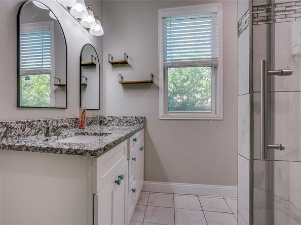 834 S Polk Street , Dallas Texas 75208