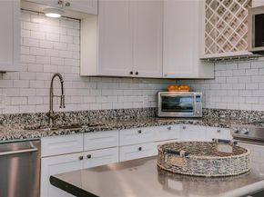 834 S Polk Street , Dallas Texas 75208