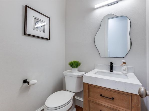 2833  Lee Street , Dallas Texas 75206