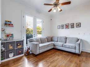 2833  Lee Street , Dallas Texas 75206