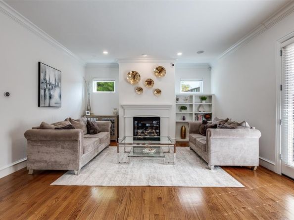 2833  Lee Street , Dallas Texas 75206