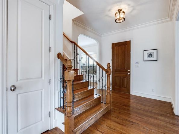 2833  Lee Street , Dallas Texas 75206