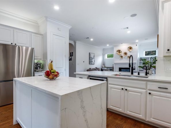 2833  Lee Street , Dallas Texas 75206