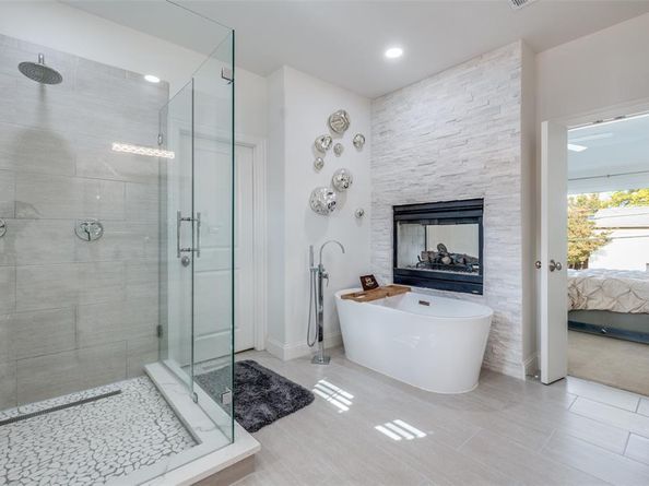 2833  Lee Street , Dallas Texas 75206