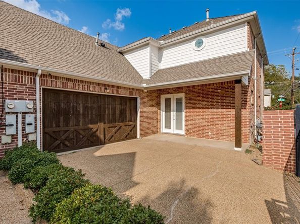 2833  Lee Street , Dallas Texas 75206