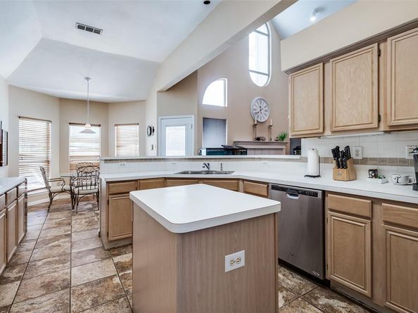 1136  Breezewood Drive , Lewisville Texas 75077