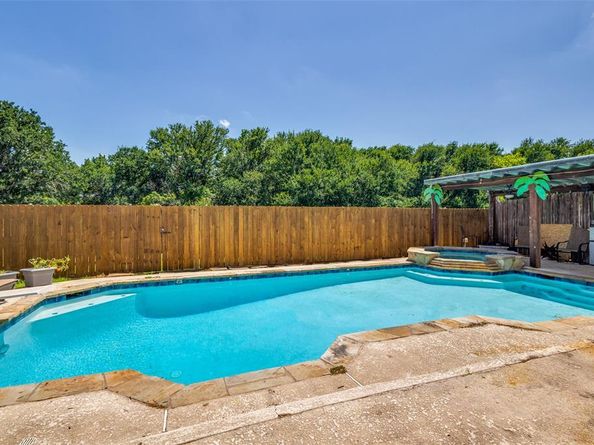 1136  Breezewood Drive , Lewisville Texas 75077