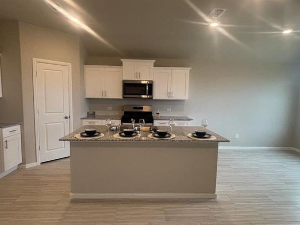 9460  GOLDEN TREE Avenue , Fort Worth Texas 76108