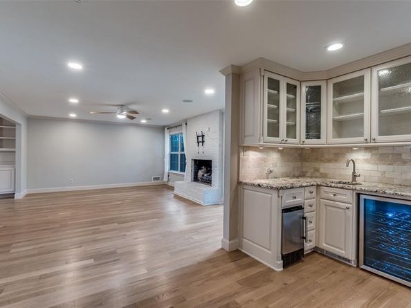 7008  Joyce Way , Dallas Texas 75225