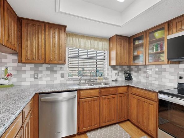 932  Freestone Drive , Arlington Texas 76017