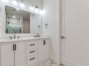 402 S Henderson Avenue , Dallas Texas 75223