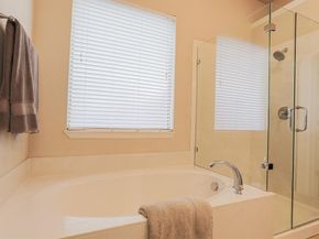 8008  Comstock Drive , Arlington Texas 76001