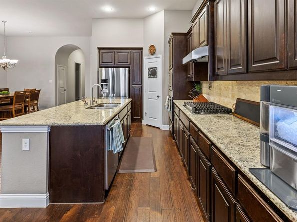1512  8th Street , Argyle Texas 76226