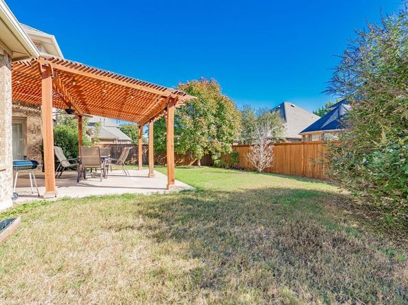 3035  Larreta  , Grand Prairie Texas 75054