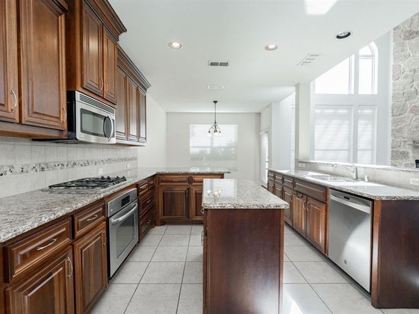 3035  Larreta  , Grand Prairie Texas 75054