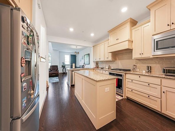665  Trail Side Drive , Lewisville Texas 75067
