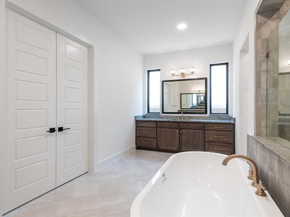 705  Corsair Court , Hurst Texas 76054