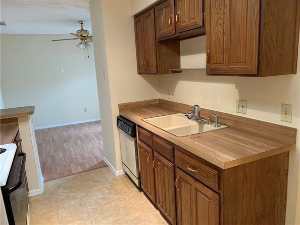 1913  Wyndemere Lane , Garland Texas 75042