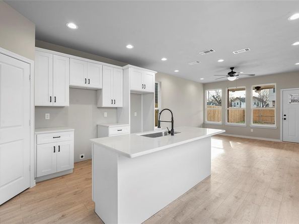 2528  Peabody Avenue , Dallas Texas 75215