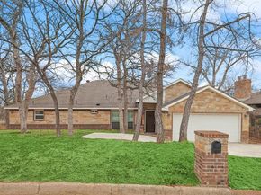 901  Highwoods Trail , Fort Worth Texas 76112