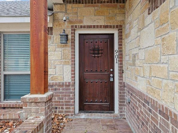 901  Highwoods Trail , Fort Worth Texas 76112