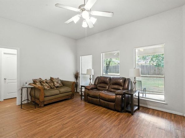 749  Oak Park Drive , Azle Texas 76020