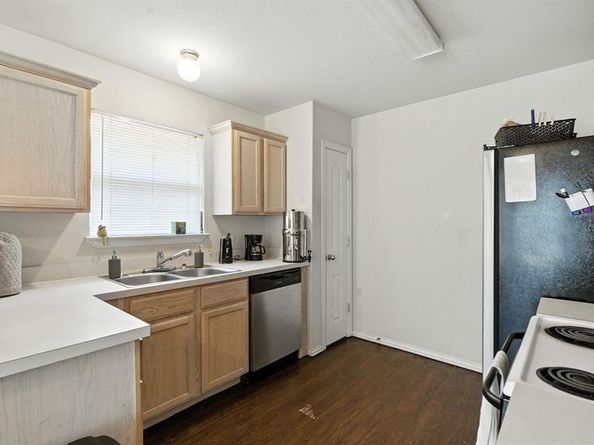 749  Oak Park Drive , Azle Texas 76020