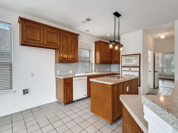 2109  Merritt Way , Arlington Texas 76018