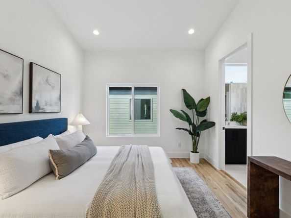 2142  Lovedale Avenue  101, Dallas Texas 75235