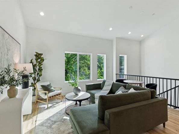 2142  Lovedale Avenue  101, Dallas Texas 75235