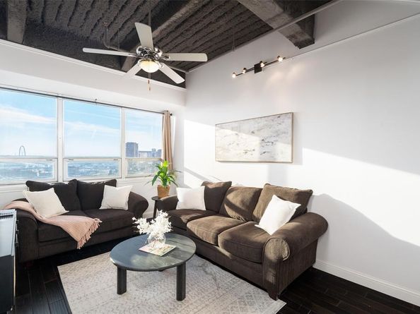 511 N Akard Street  1502, Dallas Texas 75201