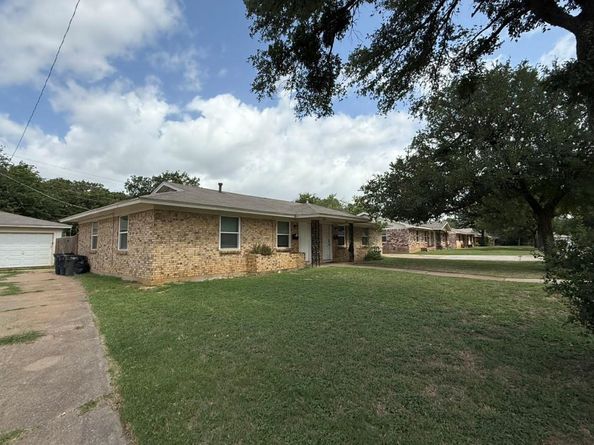 2516  Normont Circle , Fort Worth Texas 76103
