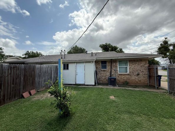 2516  Normont Circle , Fort Worth Texas 76103