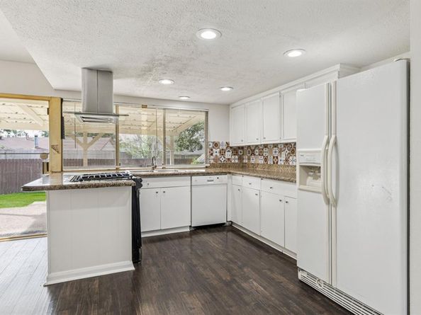 918  Sleepy Hollow Drive , Garland Texas 75043
