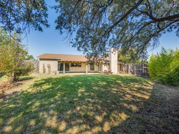 1822  Woodbury  , Carrollton Texas 75007