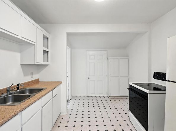 3917  Lisbon Street , Fort Worth Texas 76107