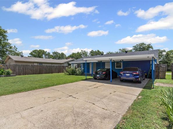 1425  Crockett Street , Garland Texas 75042