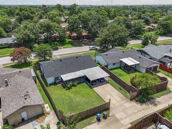 1425  Crockett Street , Garland Texas 75042