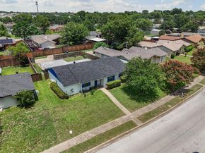 1425  Crockett Street , Garland Texas 75042