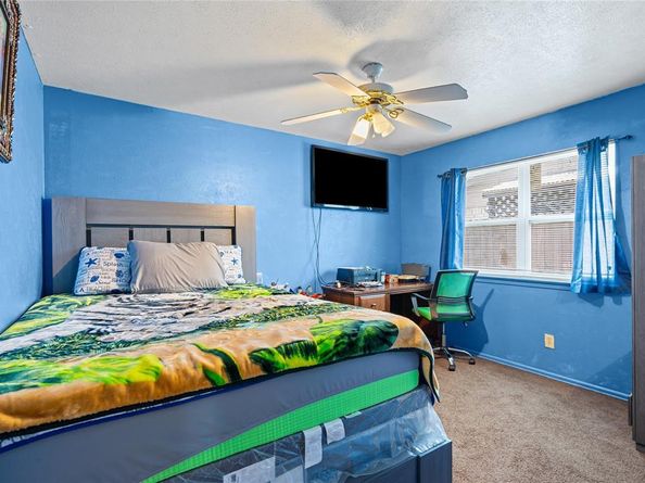 1425  Crockett Street , Garland Texas 75042